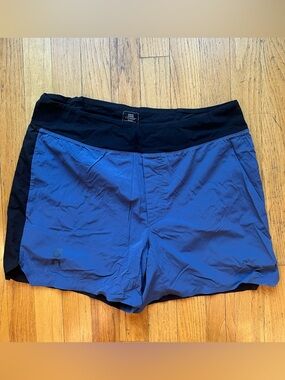 ON Men’s 5” Running Shorts